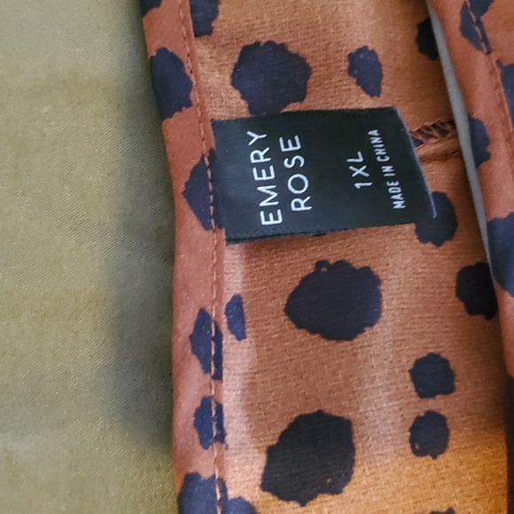 Leopard print burnt orange/black blouse XL - Picture 2 of 3